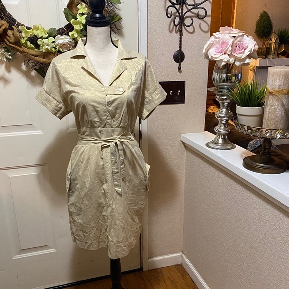 Walter Baker Dresses & Skirts - Walter Gold Thread Beautiful Light Midi Dress